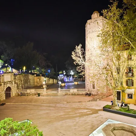 Luxury Colonna 4*, Center Gasthuis 4*