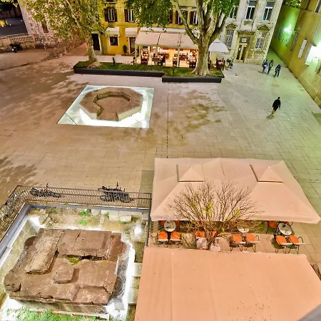 Luxury Colonna 4*, Center Gasthuis