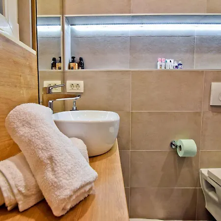 Luxury Colonna 4*, Center 4*