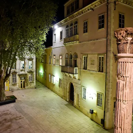 Luxury Colonna 4*, Center 4*