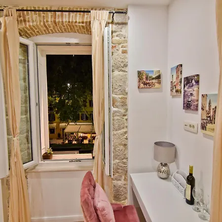 Gasthuis Luxury Colonna 4*, Center