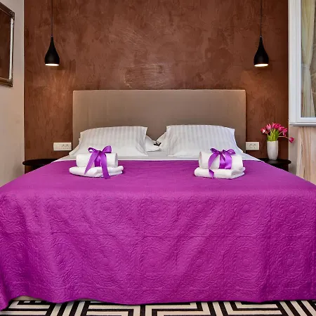 Luxury Colonna 4*, Center 4*