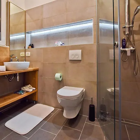 Luxury Colonna 4*, Center 4*