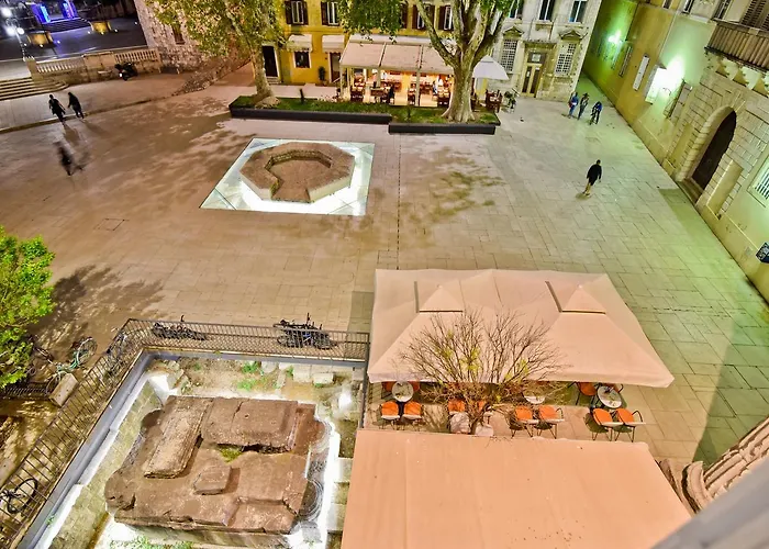 Luxury Colonna 4*, Center Pensión