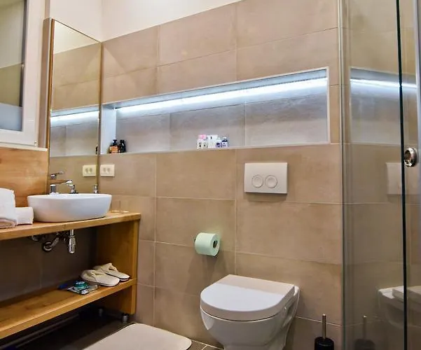 Luxury Colonna 4*, Center Pensión