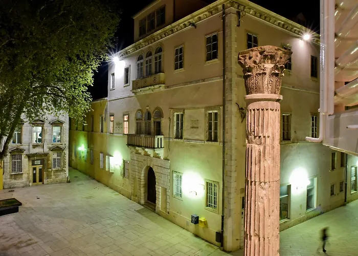 Luxury Colonna 4*, Center Pensión Zadar