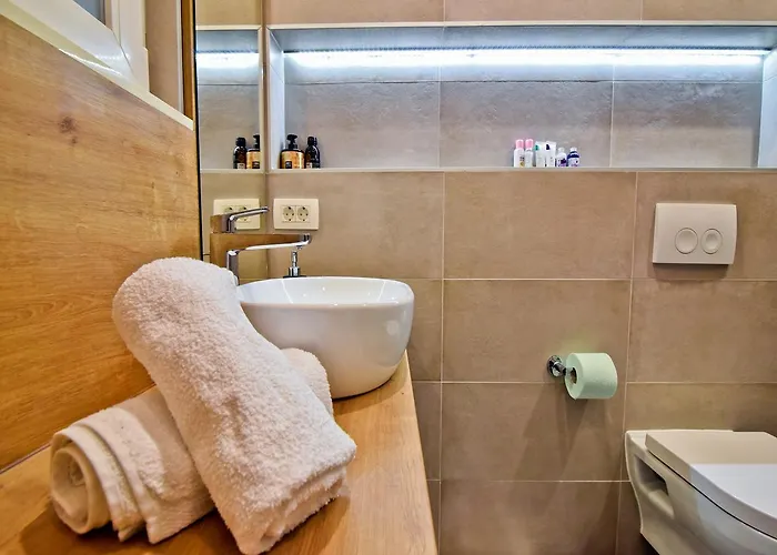 Luxury Colonna 4*, Center 4*