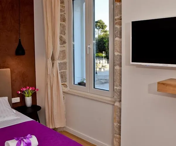 Luxury Colonna 4*, Center Pensión