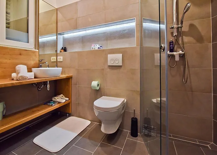 Luxury Colonna 4*, Center 4*